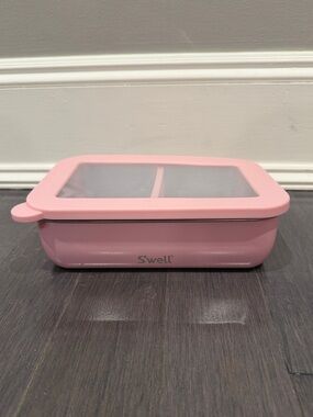 NWOT S'well Pink Divided Meal Prep Container with Clear Lid Metal & Silicone
